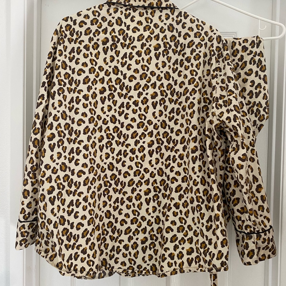 Rare* EUC Printfresh Lounging Leopard sleep set in XL. Pajama top and bottoms - Picture 2 of 3